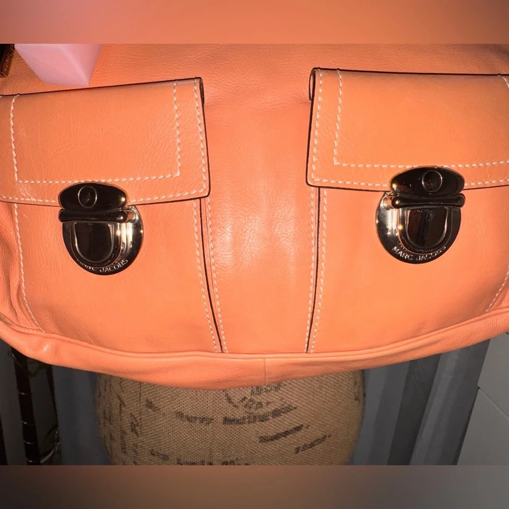 Marc Jacobs Classic Peach Leather Shoulder Bag - Picture 4 of 14